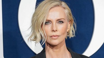 Charlize Theron destrozó a este icónico actor del cine de acción de los 90: "Está gordo" noticias imagen