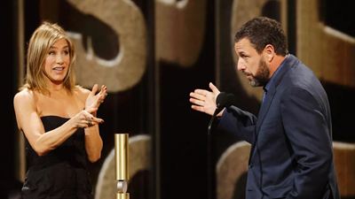 Así fue el reencuentro de Jennifer Aniston y Adam Sandler en los People's Choice Awards 2024