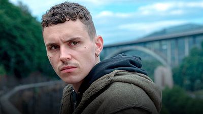 El es Aron Piper, el actor de 'Élite' y 'El Silencio' que también quiere ser cantante noticias imagen