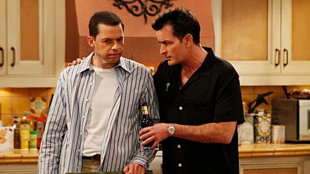 Charlie Sheen, actor de 'Two and a half men', sufrió un ataque de estrangulamiento en su casa noticias imagen