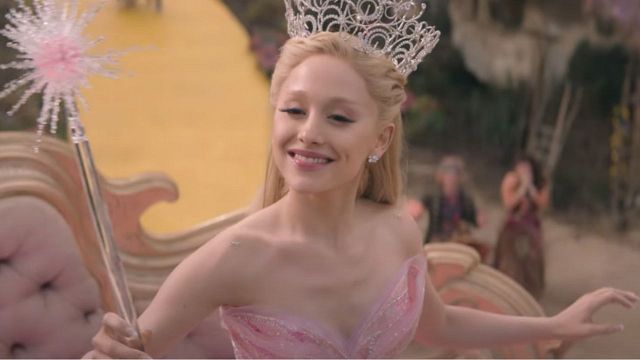 “Tuve que prender la luz a mis monstruos”: este fue el reto más grande de Ariana Grande al ponerse en los zapatos de Glinda en ‘Wicked’ noticias imagen