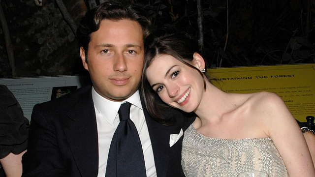 El exnovio estafador de Anne Hathaway que ella misma entregó a la policía noticias imagen