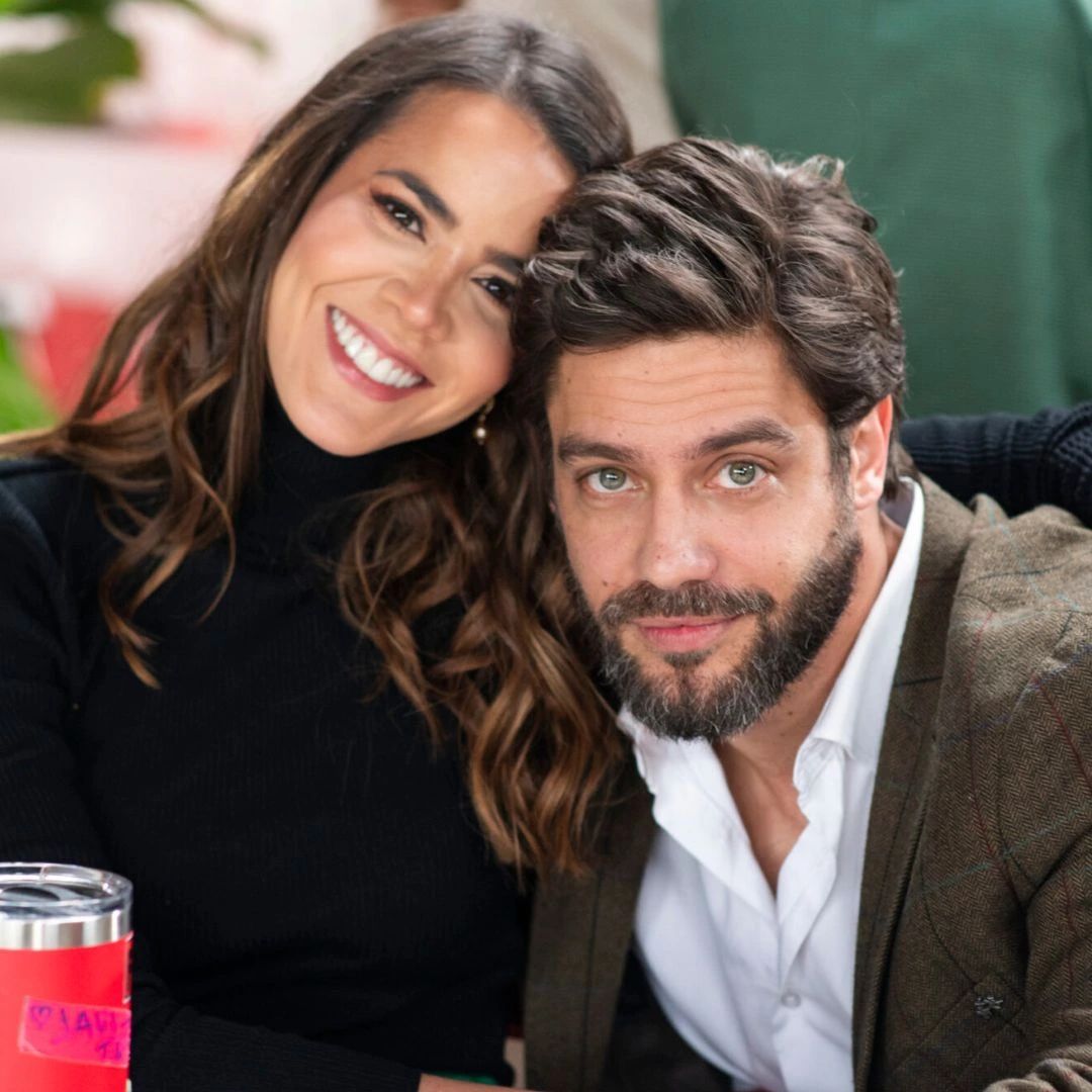 Laura De León y Juan Guilera protagonizaron 'Rojo carmesí'