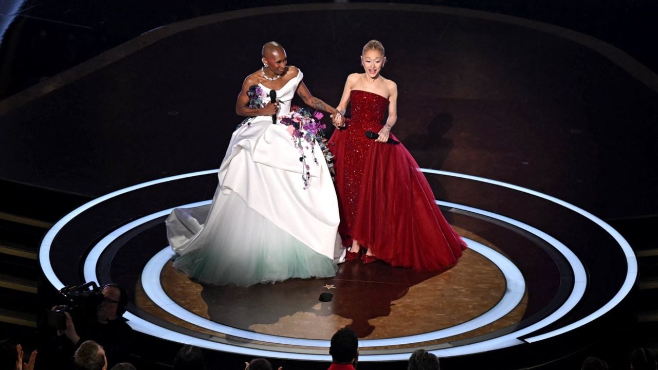 Cynthia Erivo y Ariana Grande en la apertura de los Oscar 2025
